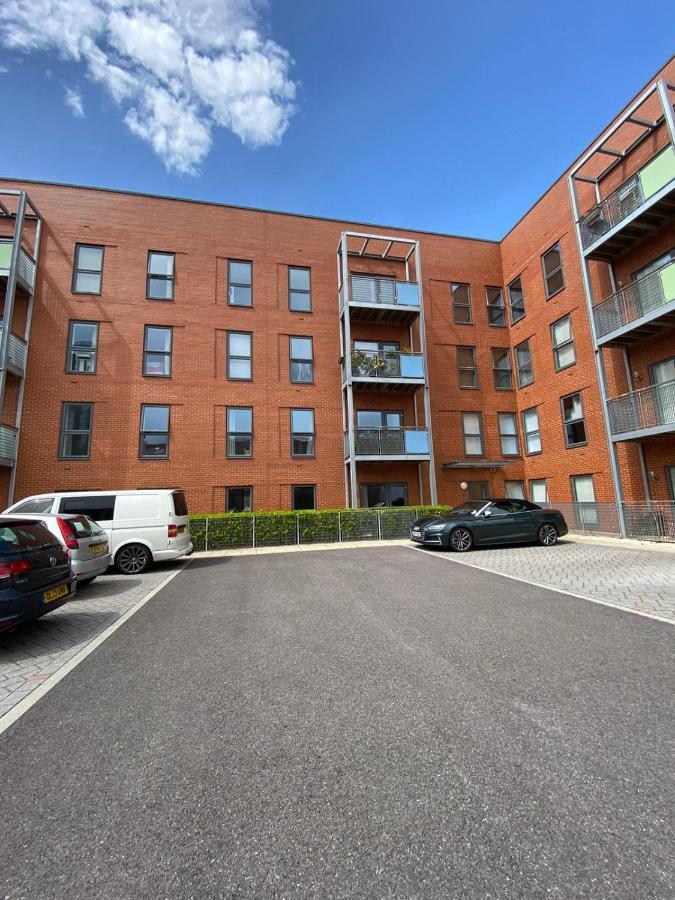 2 Double Beds Or 4 Singles, 2 Bathrooms, Free Parking, Smart Tv'S, Close To Gunwharf Quays, Beach & Historic Dockyard بورتسماوث المظهر الخارجي الصورة
