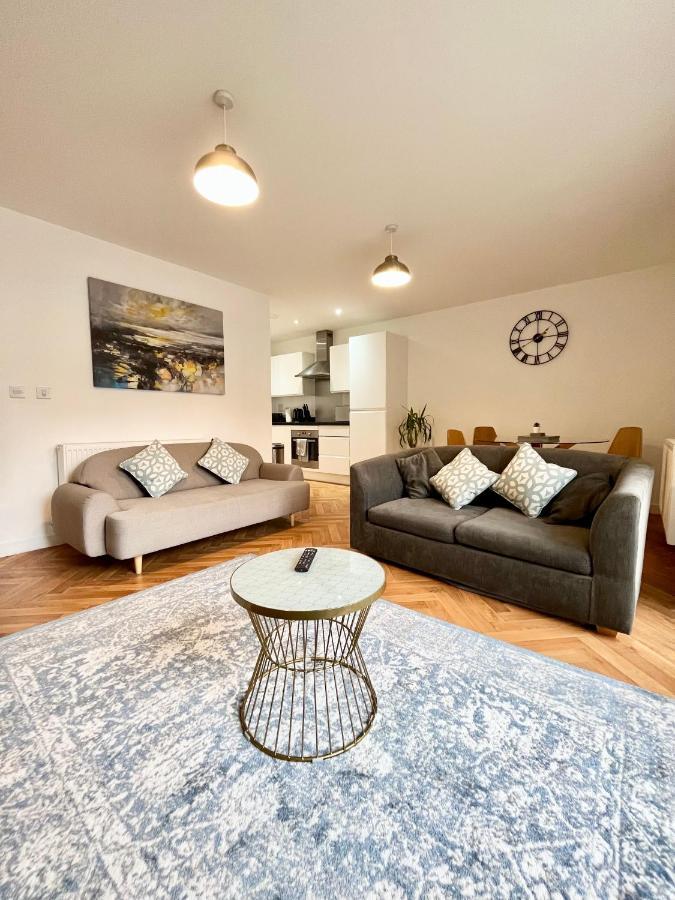 2 Double Beds Or 4 Singles, 2 Bathrooms, Free Parking, Smart Tv'S, Close To Gunwharf Quays, Beach & Historic Dockyard بورتسماوث المظهر الخارجي الصورة