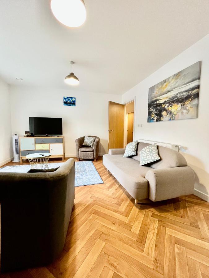 2 Double Beds Or 4 Singles, 2 Bathrooms, Free Parking, Smart Tv'S, Close To Gunwharf Quays, Beach & Historic Dockyard بورتسماوث المظهر الخارجي الصورة